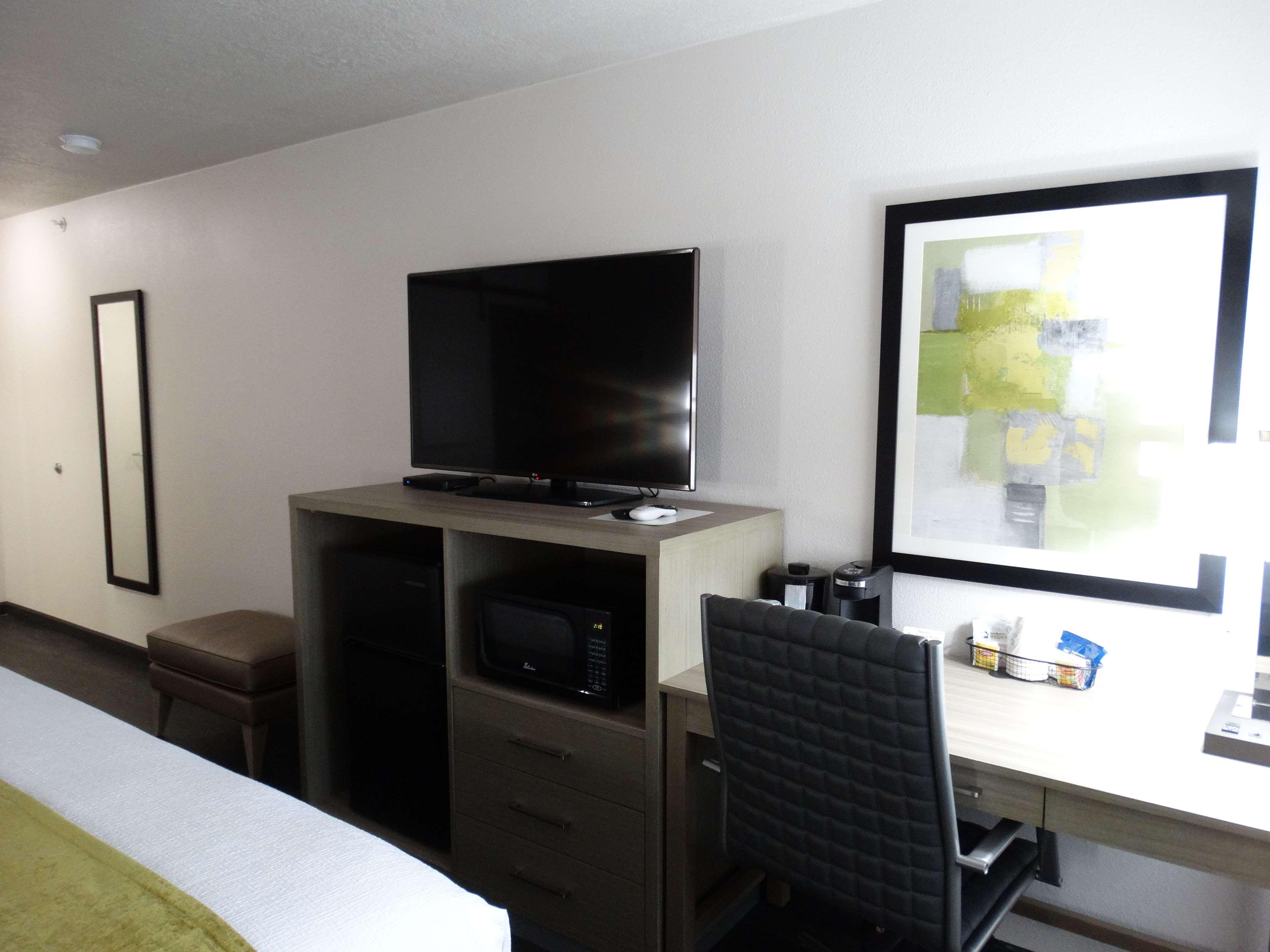 Western & Hotel 3*