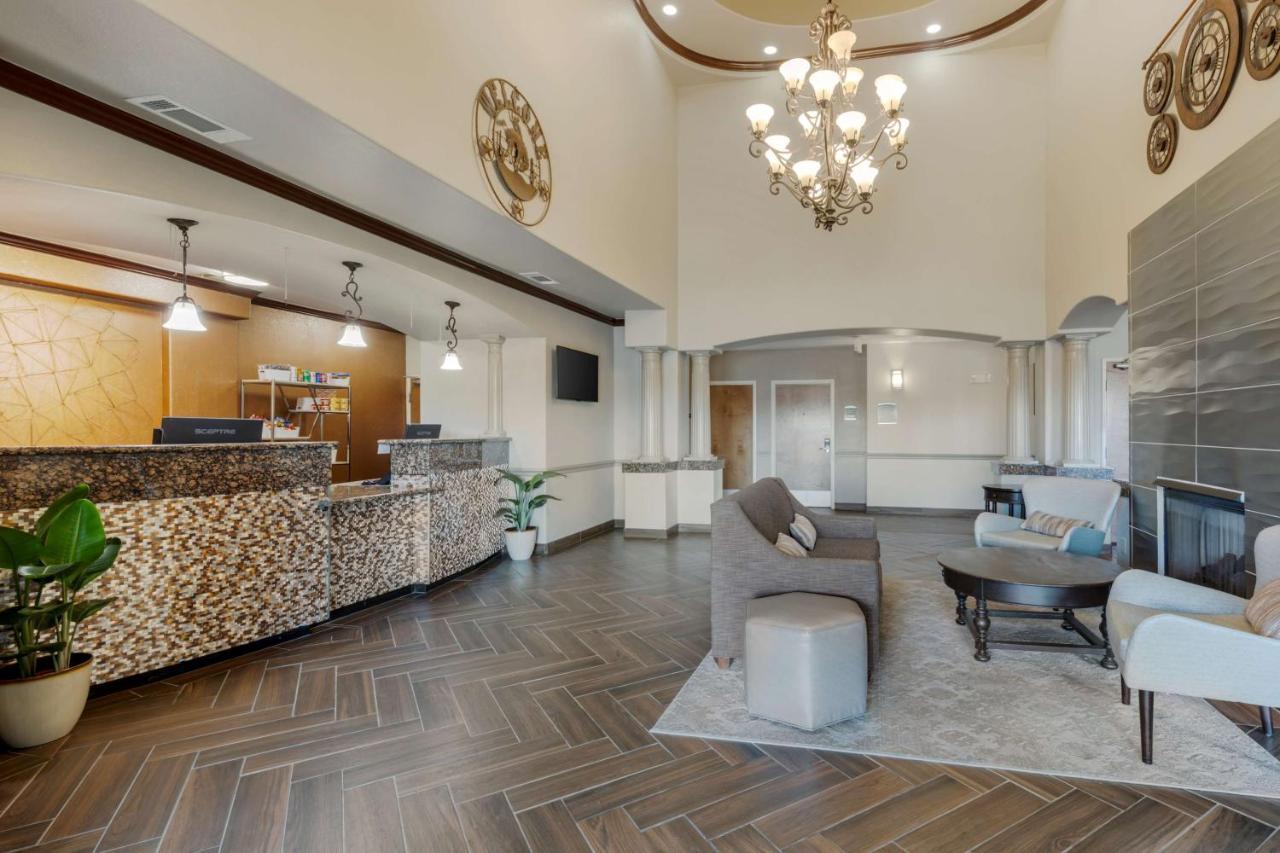 Western & Hotel 3*