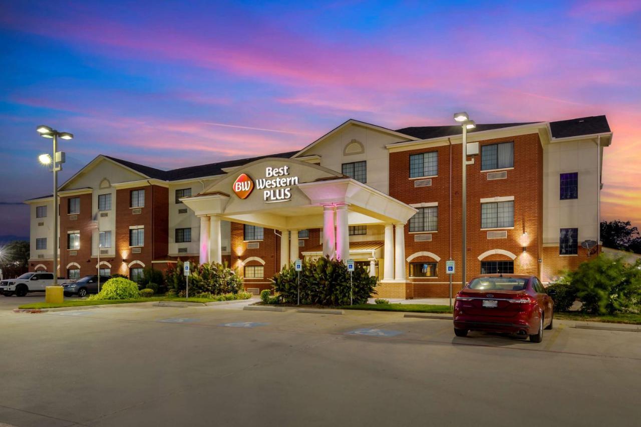Western & Hotel 3*
