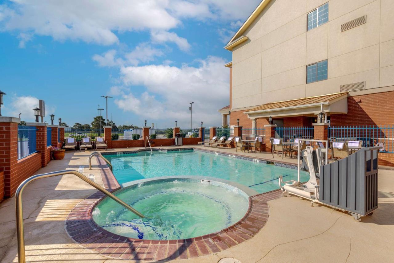 Western & Hotel 3*