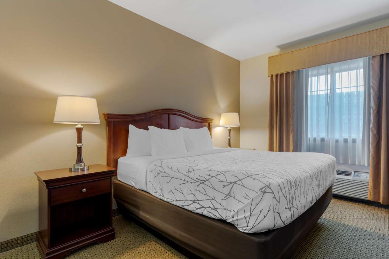 Western & Hotel 3*