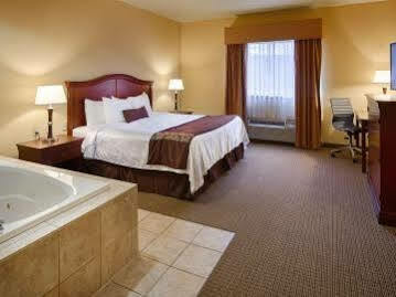 Western & Hotel 3*